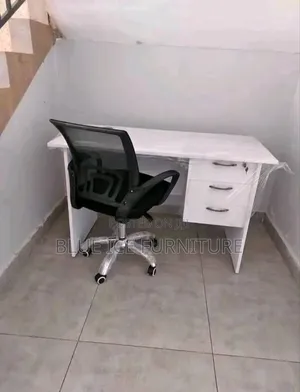 Adjustable Mesh Chair With Desk