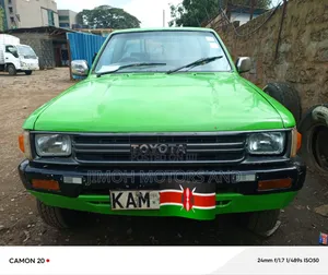 Toyota Hilux 1990 Green