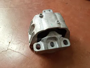 Front Right Engine Motor Mount for Audi Tt Quattro 3.2l Vw Golf Jetta