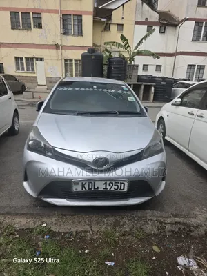 Toyota Vitz 1.0 FWD 5dr 2015 Silver