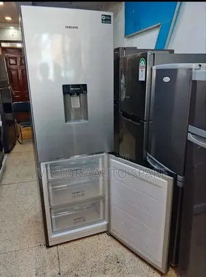 Clean Bottom Freezer Refrigerator ( Samsung )