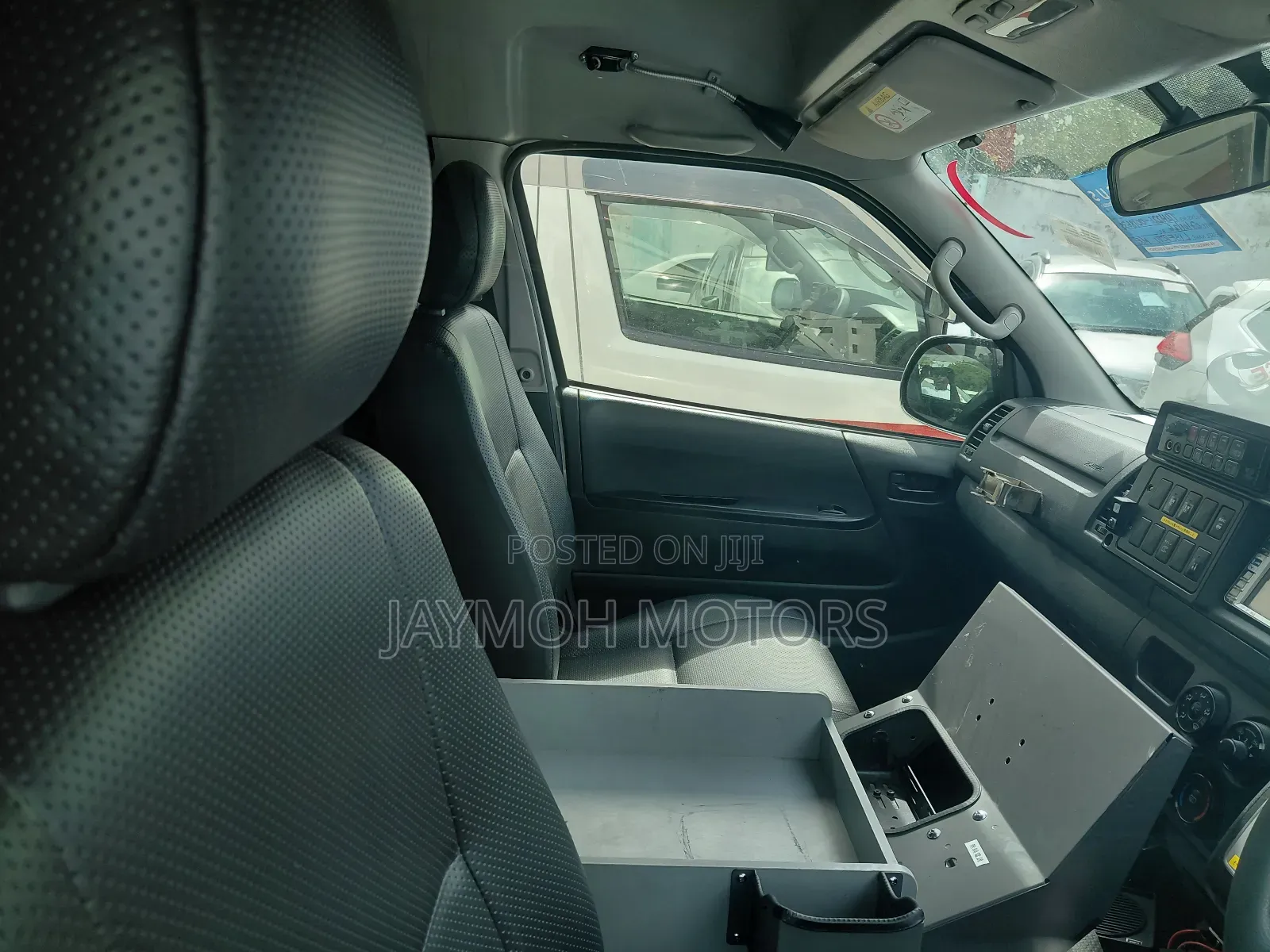 Toyota HiAce 2019 White