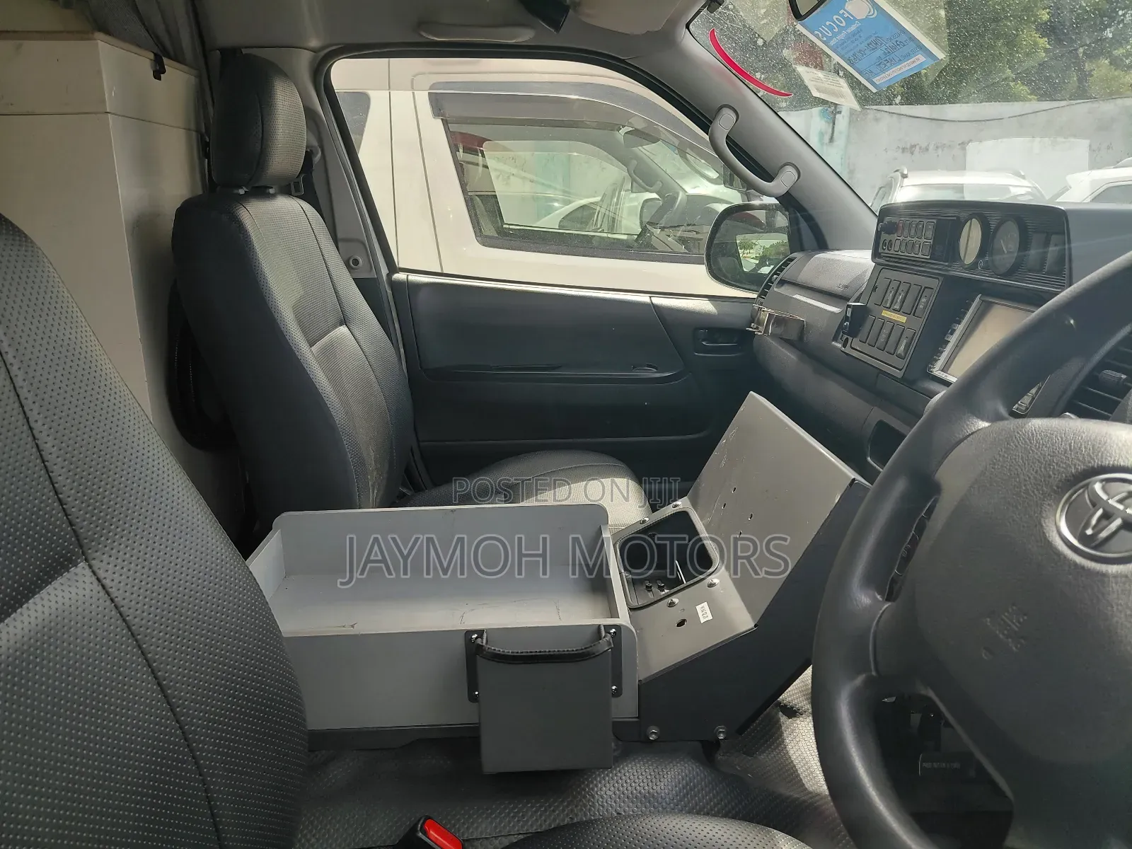 Toyota HiAce 2019 White