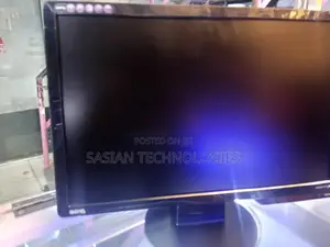19 Inches Benq Monitor Stretched