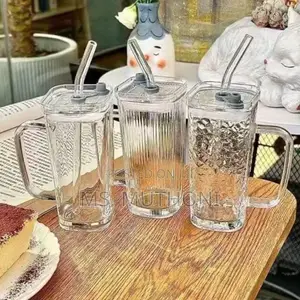 250 Ml Transparent Borosilicate Drinking Glass Cup With Lid + Straw