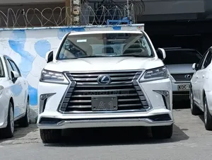 Lexus LX 570 AWD 2018 White