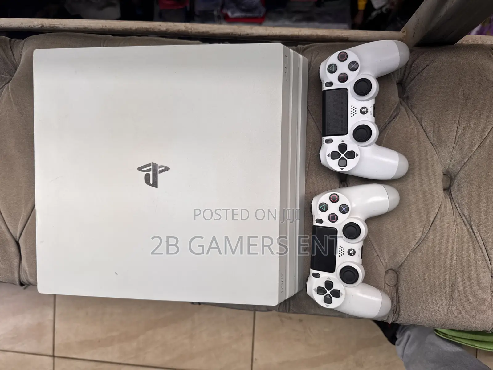 Ps4 Pro White Version 1tb, 2 Pads