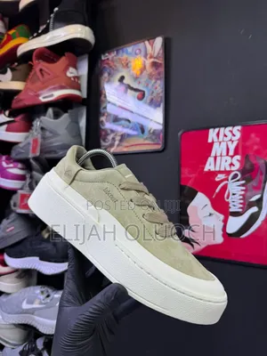 Adidas Labcourt.
Sizes : _40 41 42 43 44 45