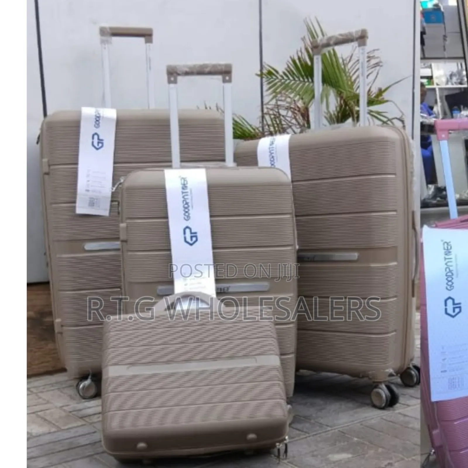 4 in 1 Unbreakable Luxury Rubber Suitcase Set – Size 1