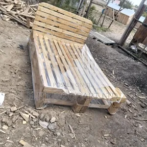 Varnished Pallet Bed