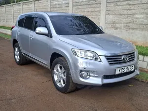 Toyota Vanguard 2012 Silver
