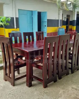 Accommodative 8 Seater Dining Set