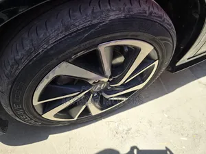 Honda Vezel 2019 Maroon