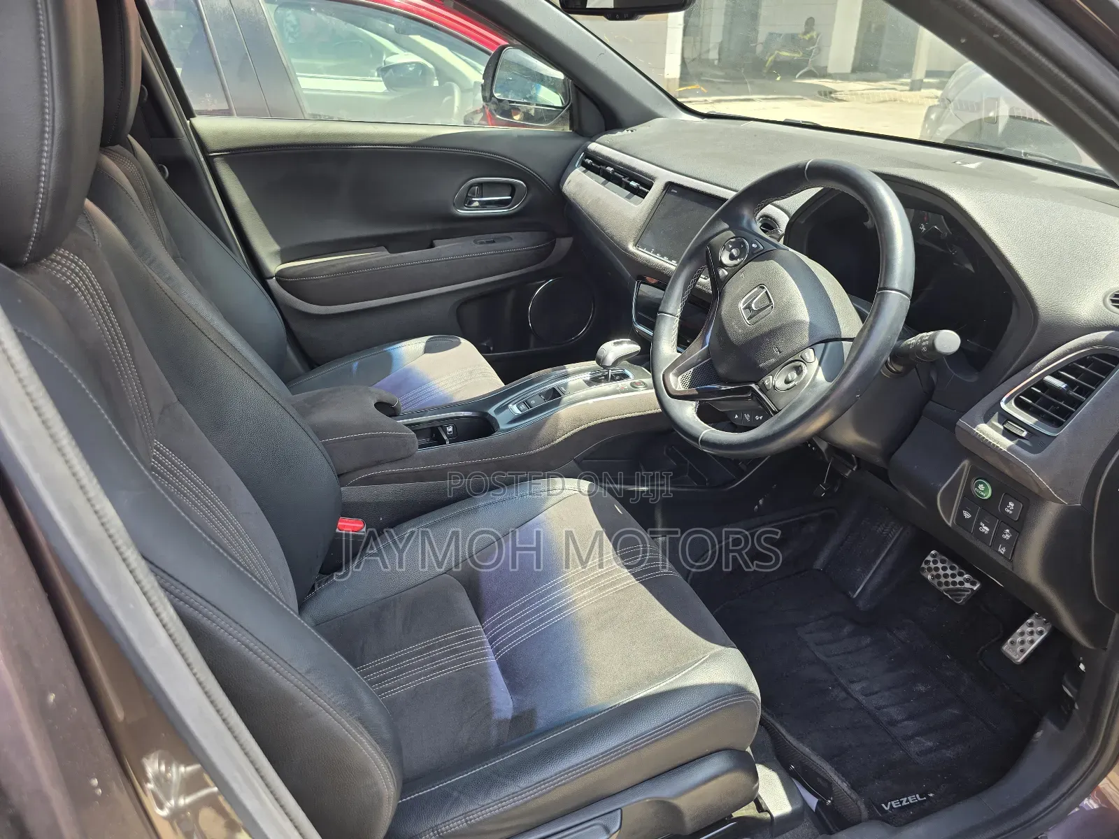 Honda Vezel 2019 Maroon