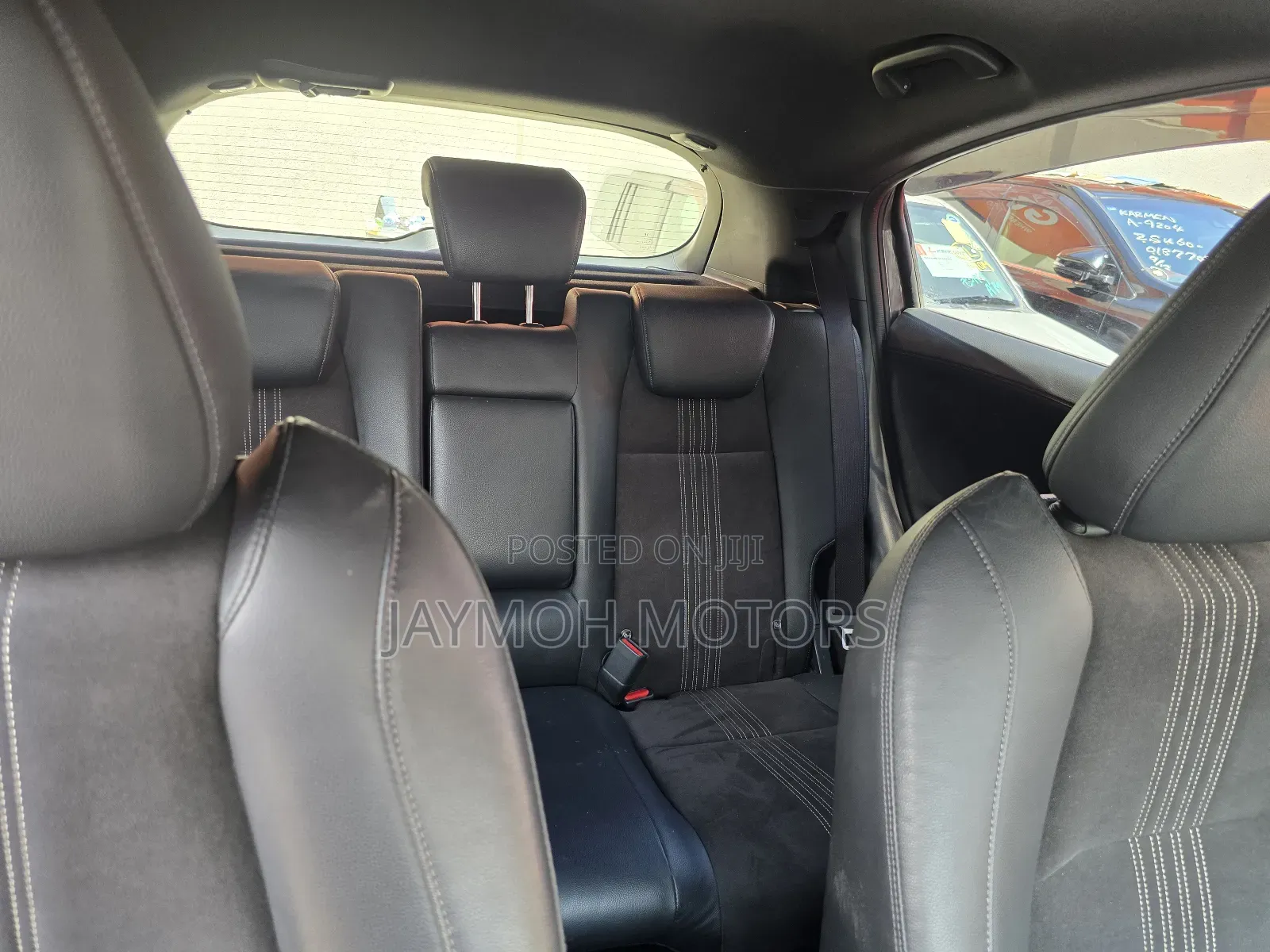 Honda Vezel 2019 Maroon