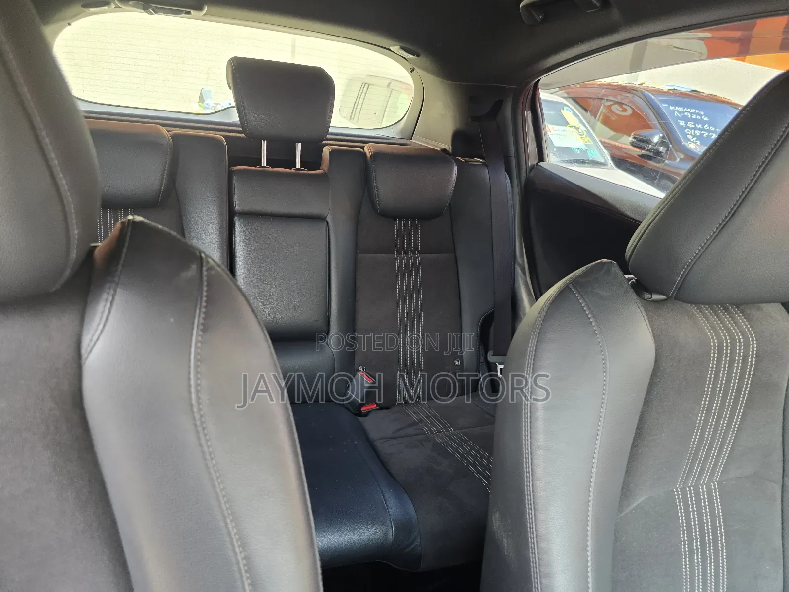 Honda Vezel 2019 Maroon