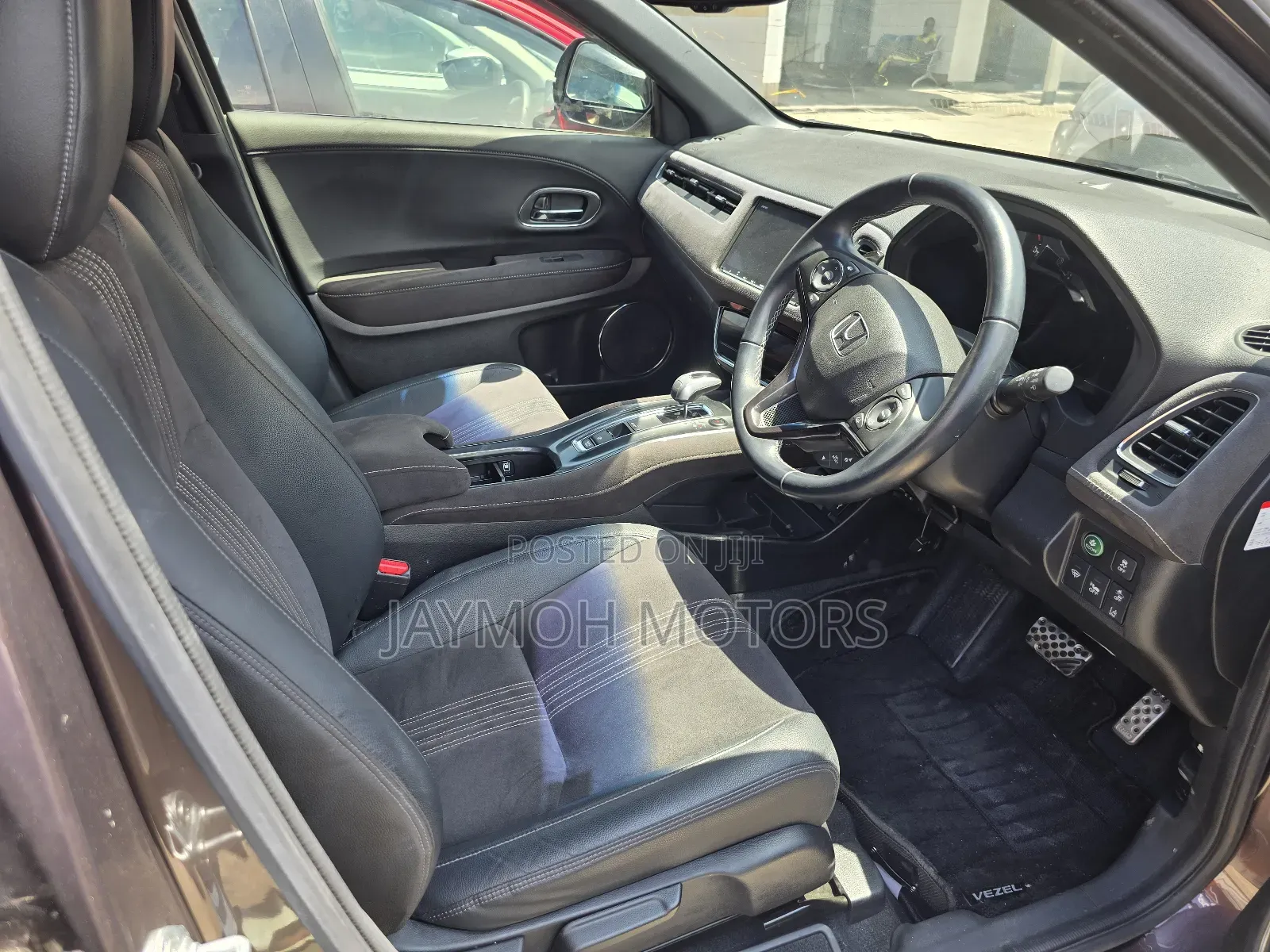 Honda Vezel 2019 Maroon