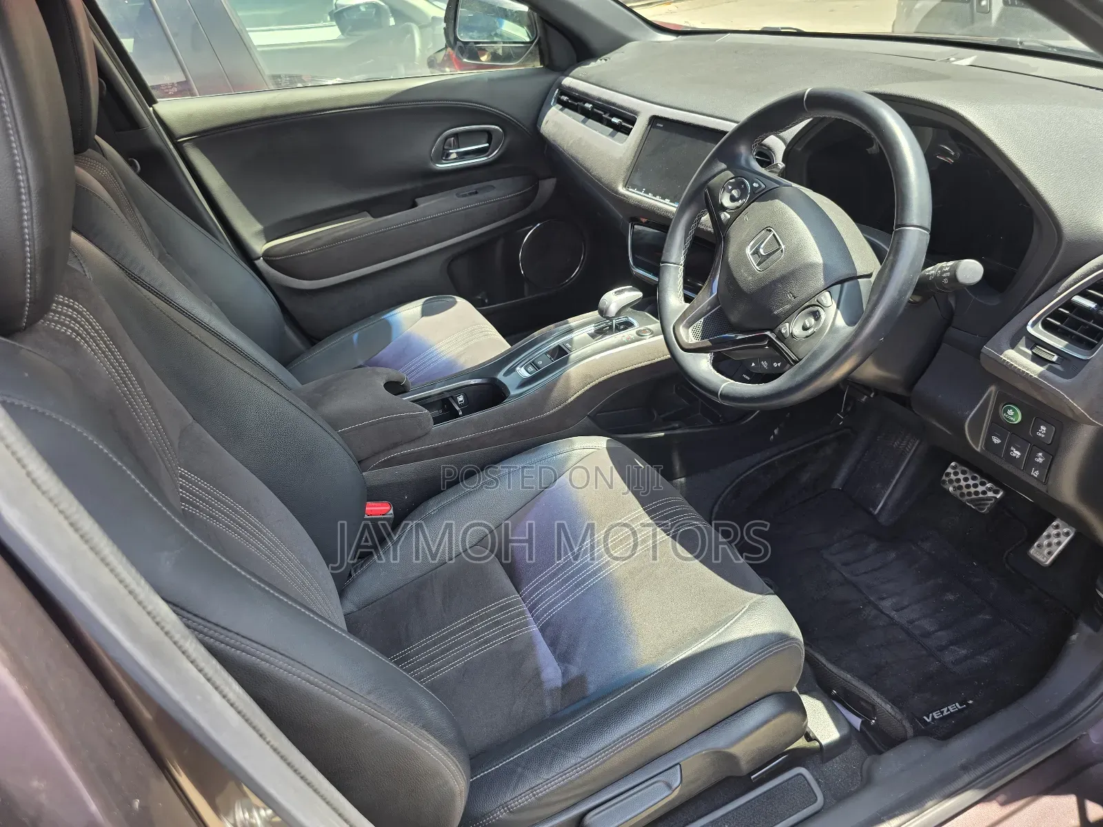 Honda Vezel 2019 Maroon