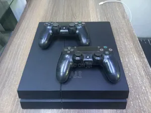 Ps4 Standard Chipped With 8 Games