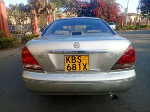 Nissan Bluebird 2005 Gold