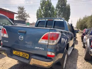 Mazda BT-50 2014 Blue