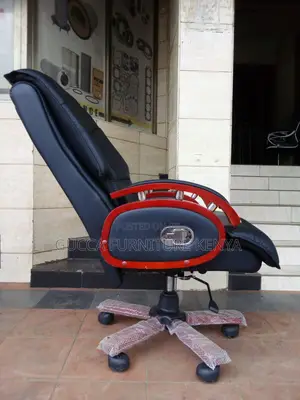 Executive Director's Reclining Office Desk Seat