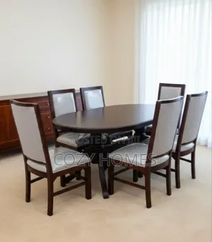 A 6 Seater Dining Set With a Balanced Deaign