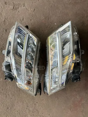 Toyota Roomy Headlights