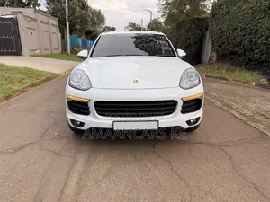 Porsche Cayenne 2015 White