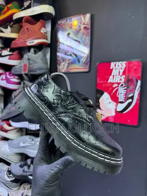 Dr Martens Louis Vuitton Monogram Derby.
Sizes : _40 41 42 43 44 45