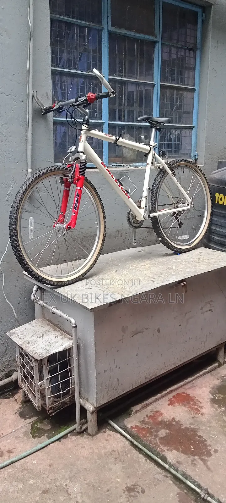 Ex Uk Size 26 White Raleigh MTB 24 Speed