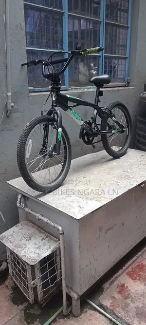 Ex Uk Size 20 Avigo BMX