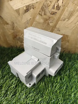 Twin Cutout / Double Cut Out