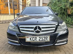 Mercedes-Benz C200 2011 Black
