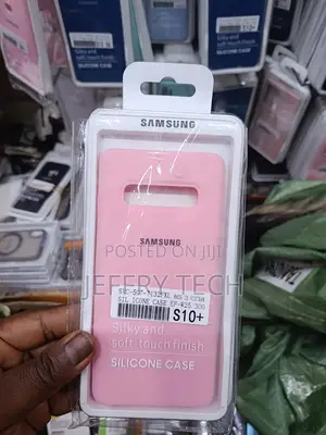 Silky and Soft Touch Finish Silicone Cover a Galaxy S 10. Soft Pink