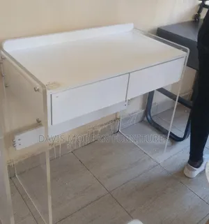 White Teble With Drawers