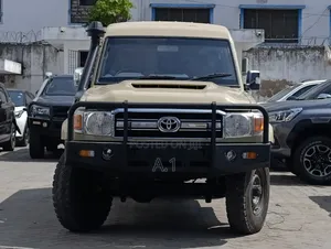 Toyota Land Cruiser 4.5 V8 GXR 2018 Gray