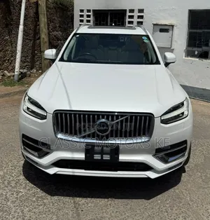 Volvo XC90 T6 Momentum 7 Passenger AWD 2020 White