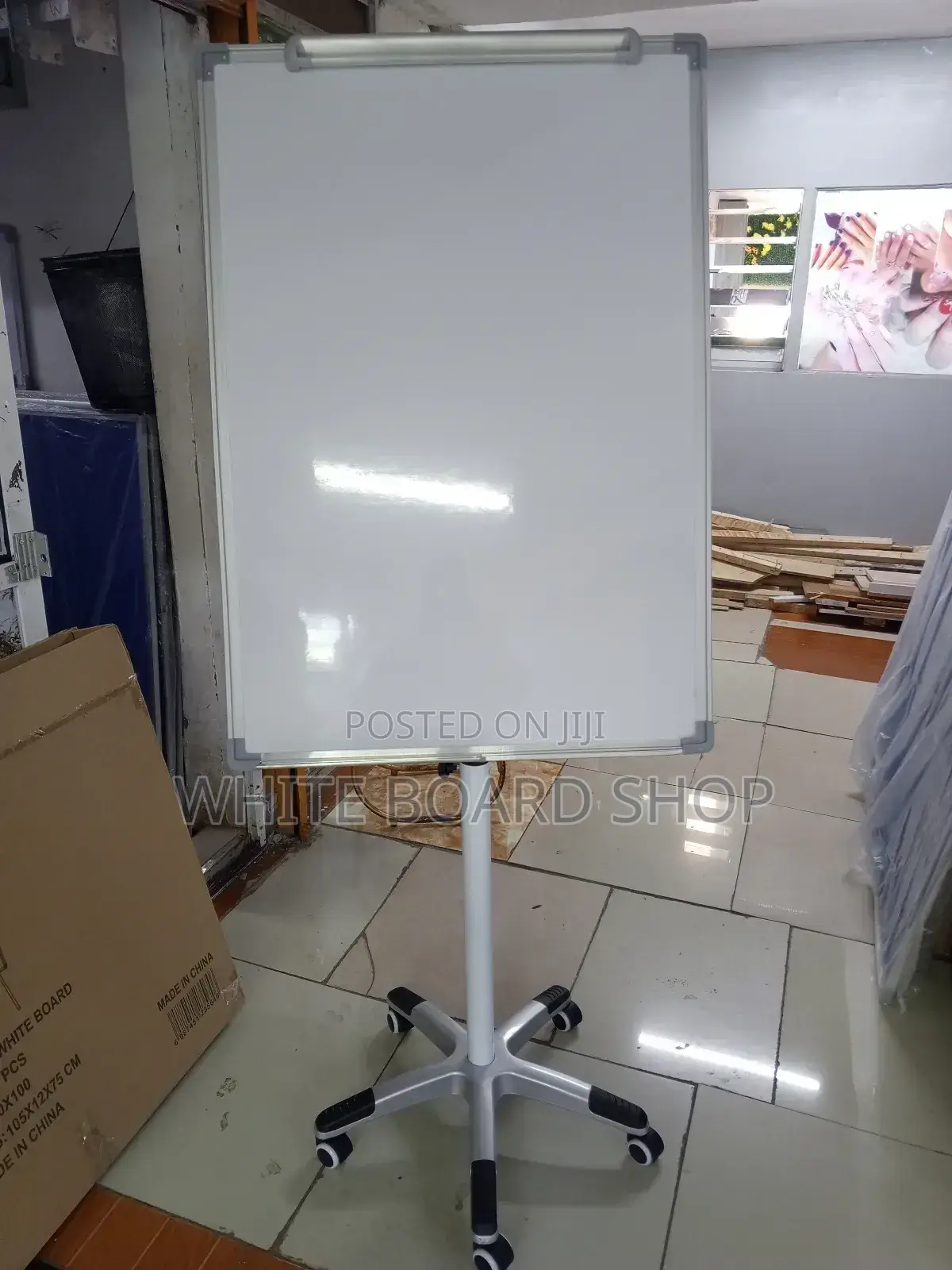 Free-Standing Flipchart Stand With Wheels – Moveable Professional