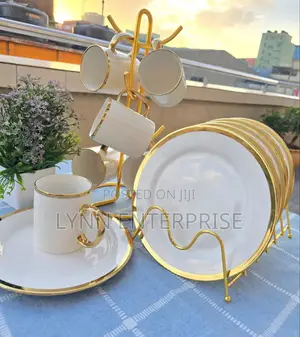 *12 All White Gold Gold Dinner