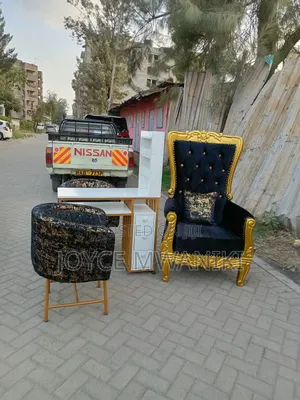 Manicure Set and Queen Pedicure Seat, Black and Gold