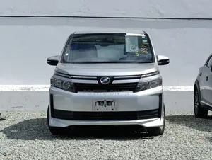 Toyota Voxy 2018 Silver