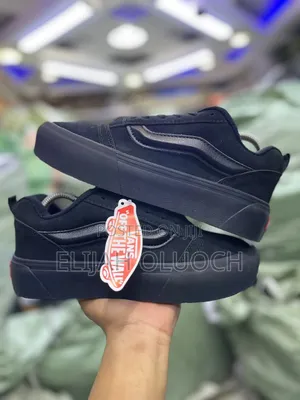 Vans Knu Stack Platform 🐾

Triple Sole All Black