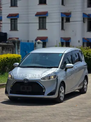 Toyota Sienta 2018 Silver