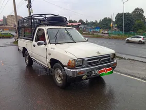 Toyota Hilux 1999 White