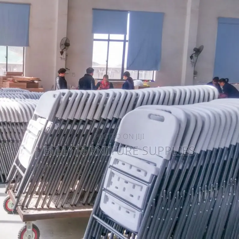 Ergonomic Foldable White Chair – Portable Seating Solution