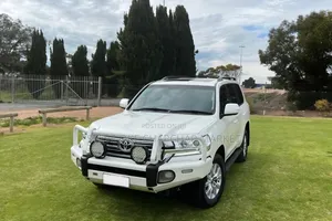 Toyota Land Cruiser 4.5 V8 VXR 2020 White
