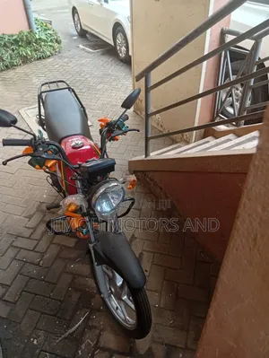 Honda CB 2011 Red