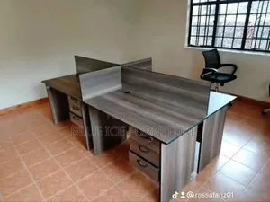Modern Office Working Station for 4