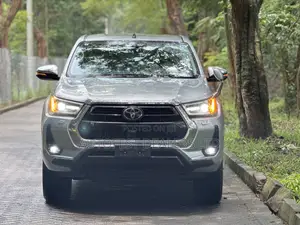 Toyota Hilux Revo Double Cab Deisel 2.4 AWD 2021 Silver